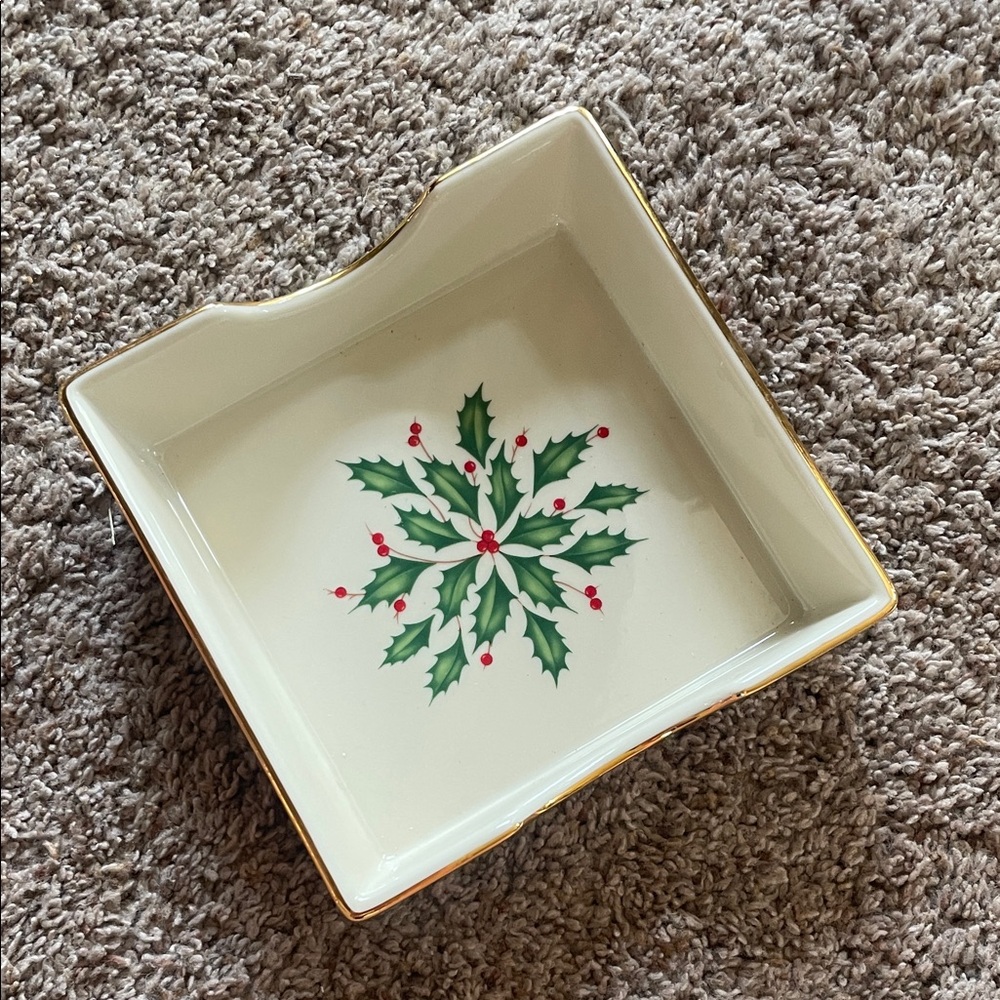 Lenox Napkin Holder Square Ceramic Dish with Holly Design B180